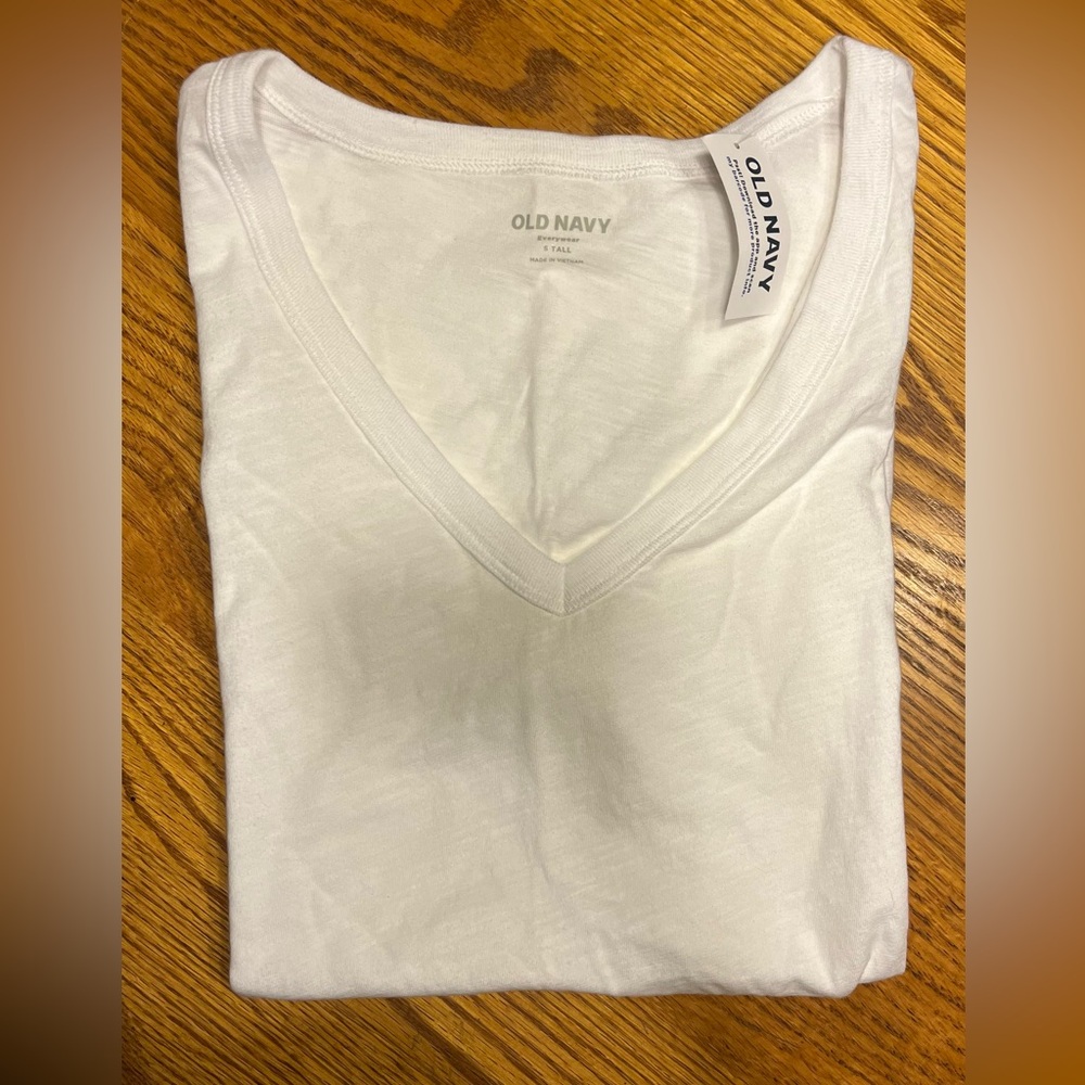 Old Navy White V-Neck Tee - Women's
